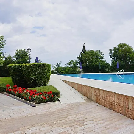 Апартаменты гардънс - Gardens Балчик