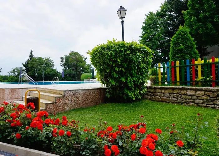 гардънс - Gardens Apartment *