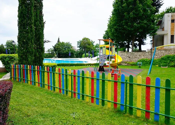 гардънс - Gardens Apartment