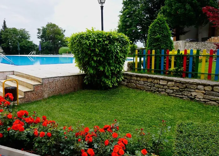 гардънс - Gardens Apartment *