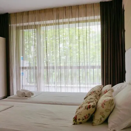 гардънс - Gardens Apartment *