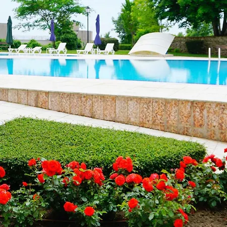 гардънс - Gardens Apartment *