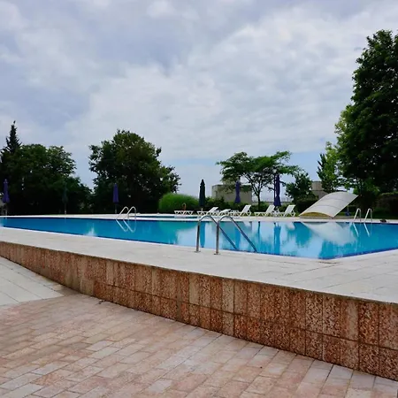 гардънс - Gardens Apartment *
