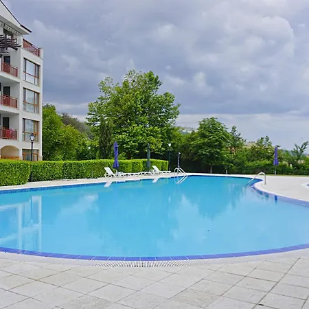гардънс - Gardens Apartment